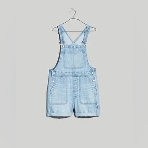 Madewell Denim Oversized Carpenter Shortalls in Lakebrook Wash